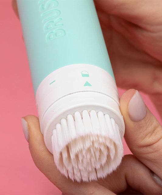 BRUSHI® Refillable Sunscreen Applicator with Blending Brush - Cinnamon Bay Blue